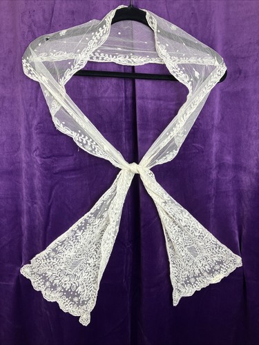Antique long lace scarf bow - long,